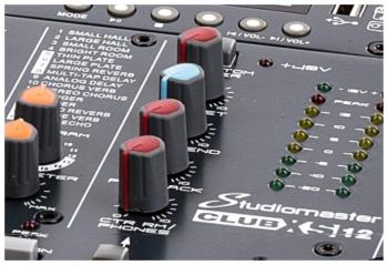 Studiomaster CLUB XS 12+ - 8 kan. mikrof. kompresory bluetooth